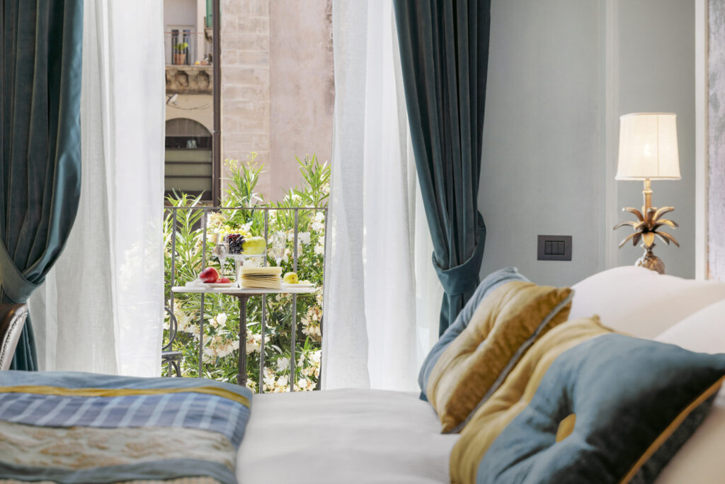 JUNIOR SUITE CON VISTA PALAZZO VESCOVILE - 208 Marchesa Carlotta _ dettagli