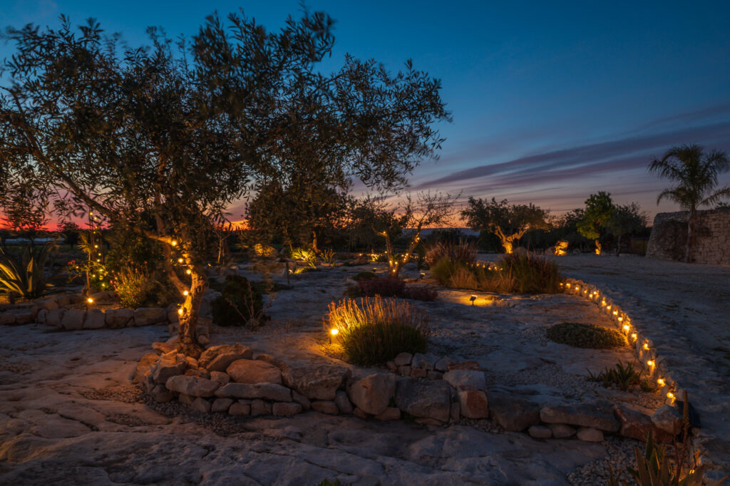 Casa-Farlisa_giardino-esterno-notte