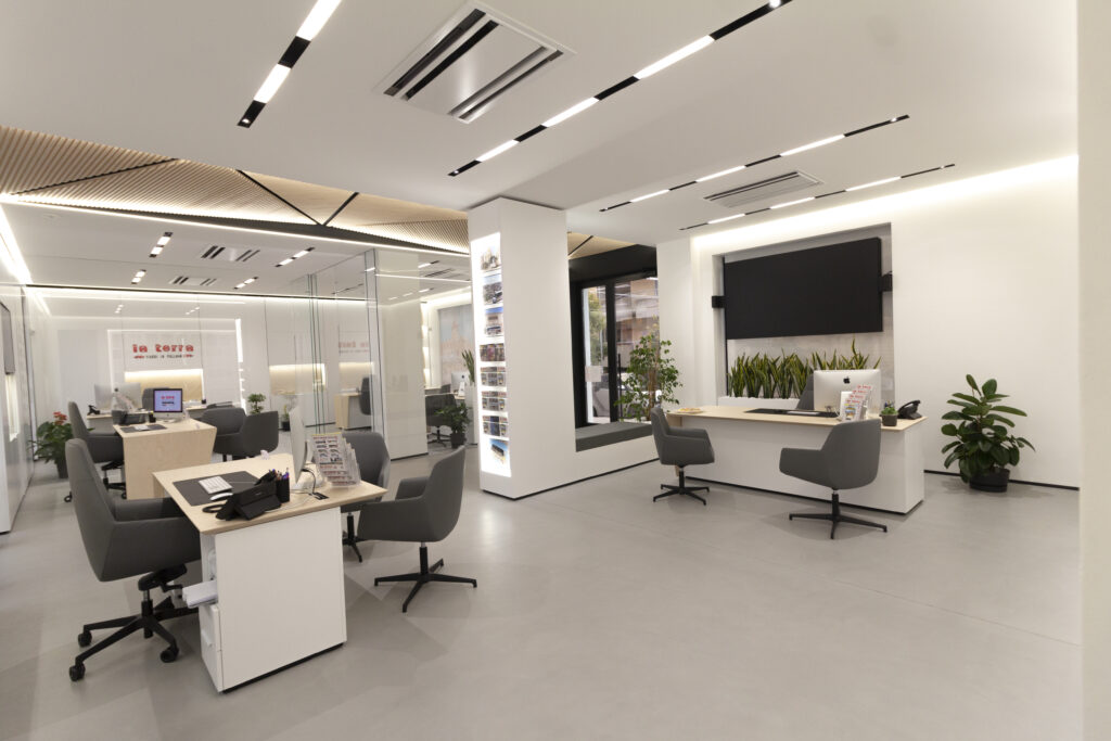 22-agenzia-interno-3